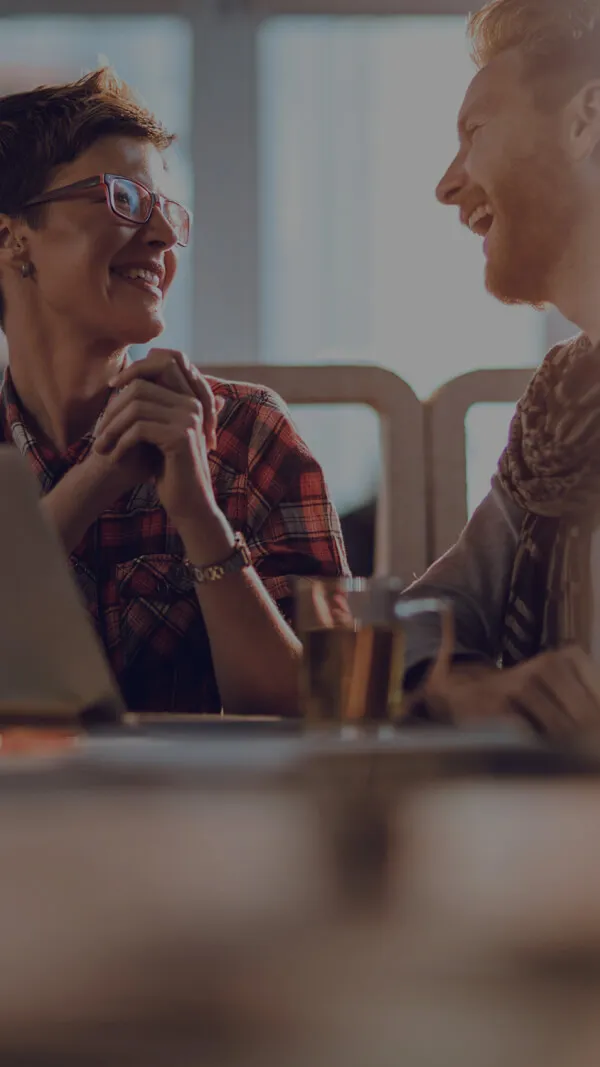 Personas conversando