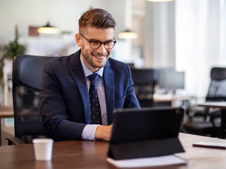 Persona usando un tablet