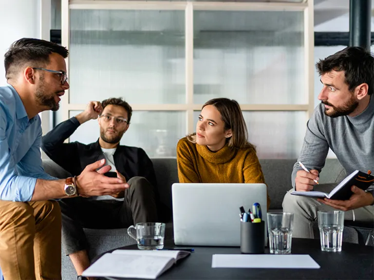 Reunión de trabajo, varias personas