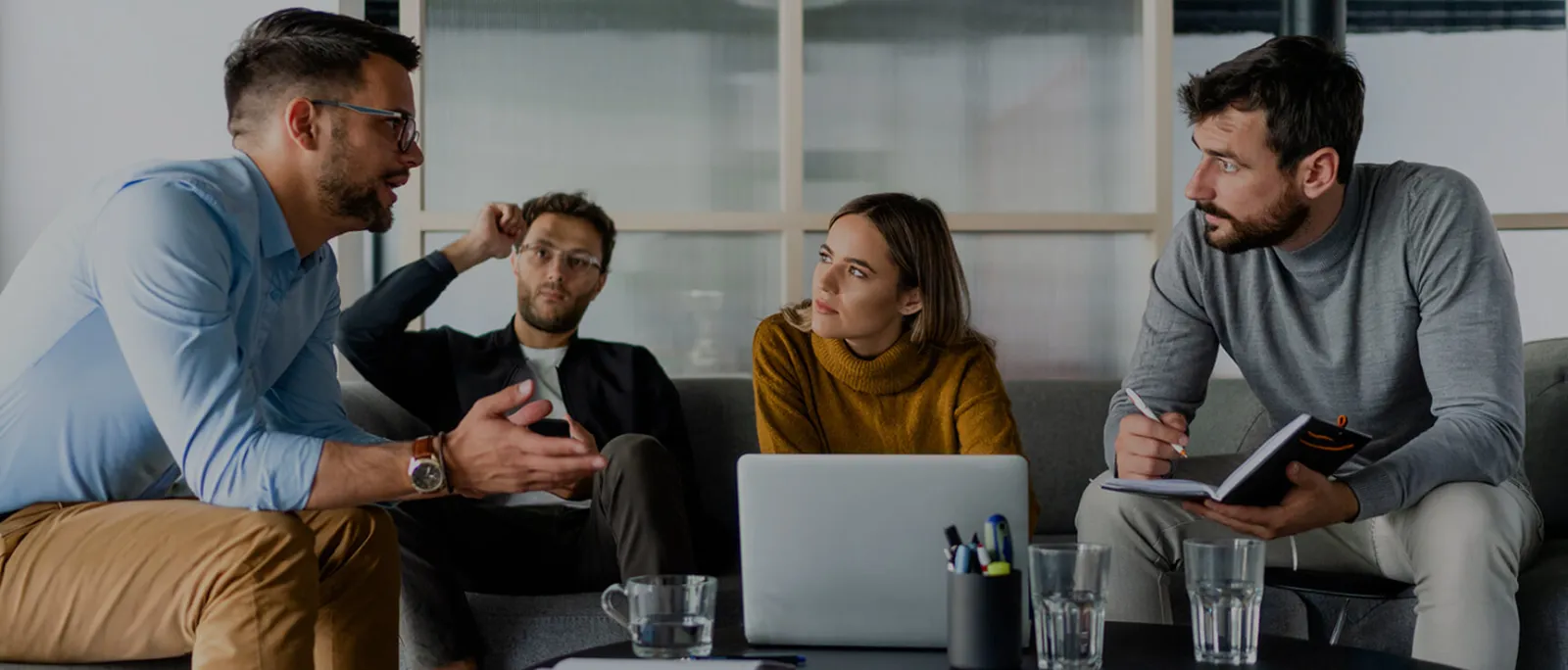 Reunión de trabajo, varias personas